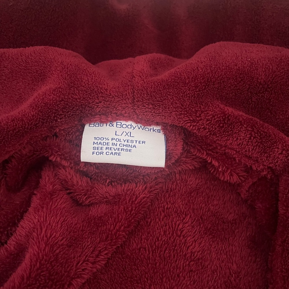 Bath & Body Works - Deep Cranberry Hooded Plush Robe - Tie Belt Closure - Picture 4 of 5